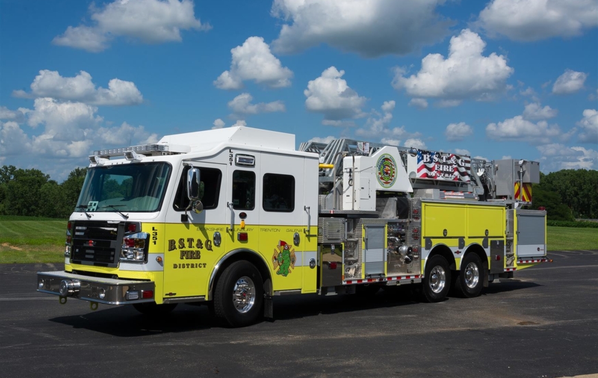 Mid-Mount Aerial Tower Fire Truck
