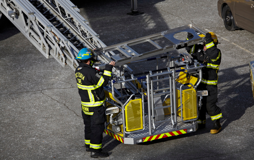 Removable stokes platform on fire truck
